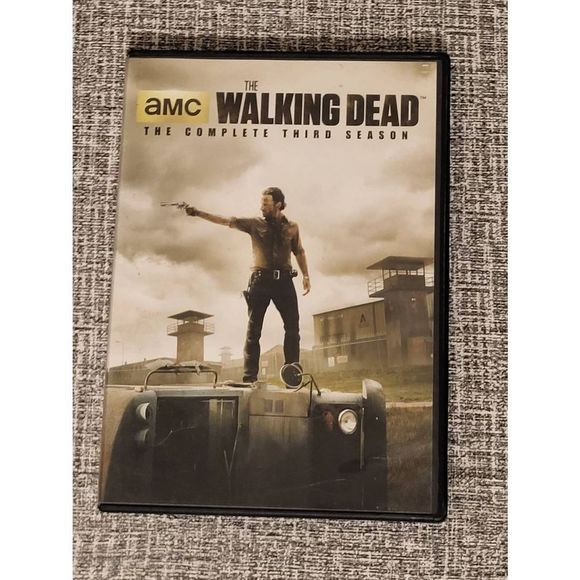The Walking Dead Complete Third Season DVD Pre-owned Scary Zombies Rick Daryl - Picture 1 of 5